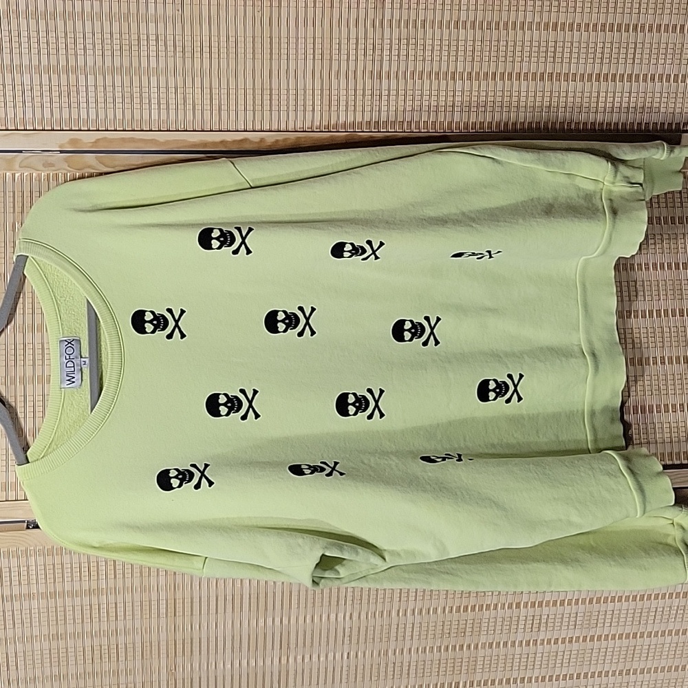Wildfox Skull & Cross Bones Sweatshirt - Oversized Women's Medium - made in USA